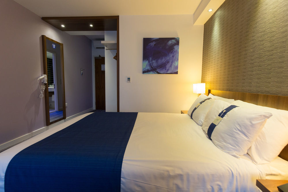 Holiday Inn Express Birmingham South A45, An Ihg Hotel Exterior photo